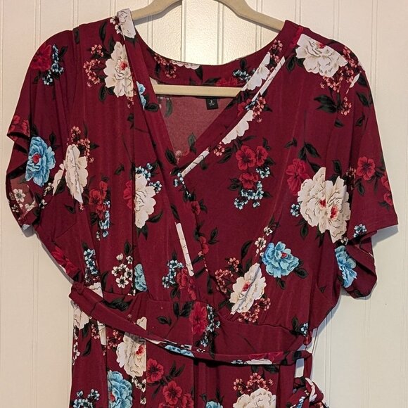 Red faux-wrap blouse with white flowers - Picture 1 of 5